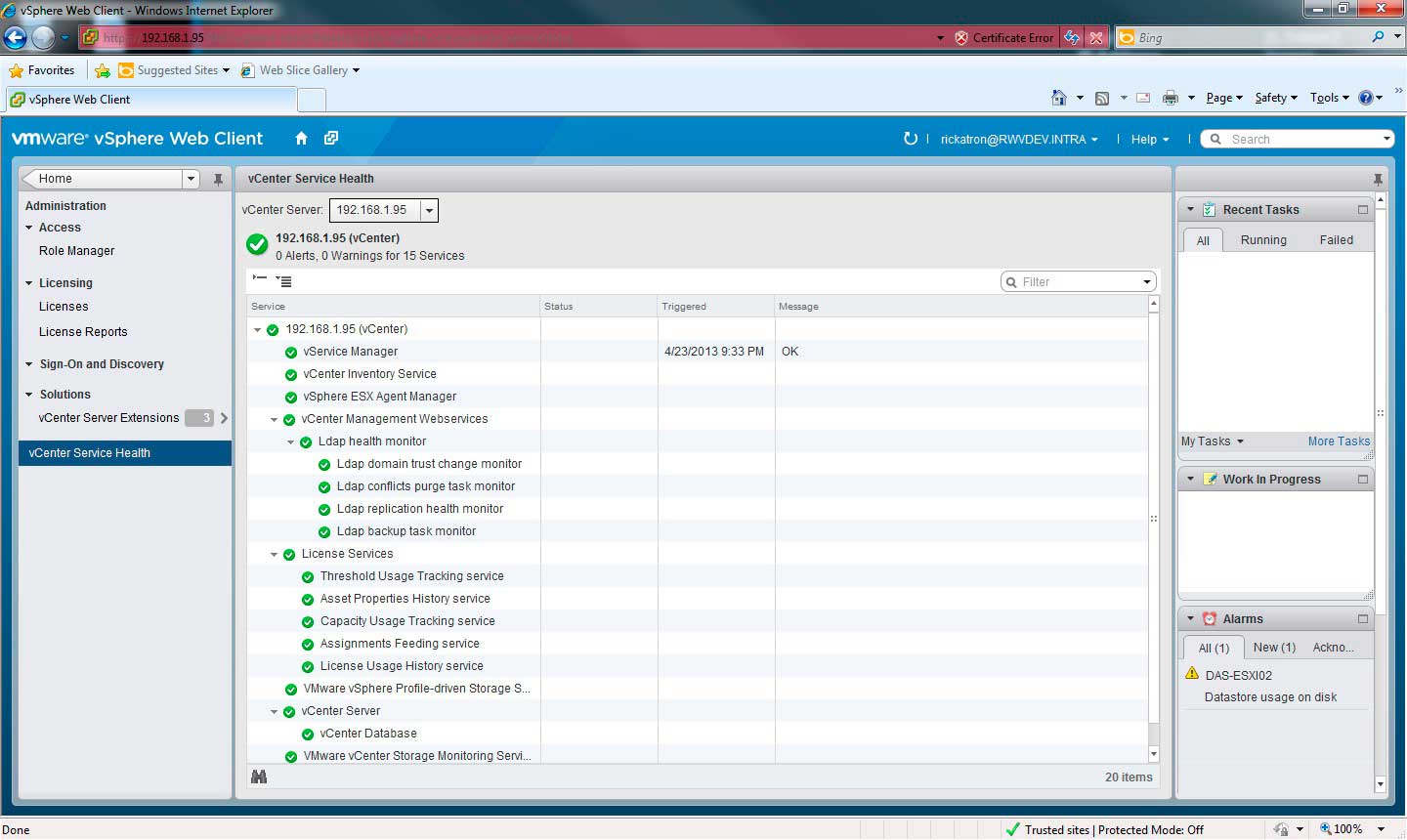 The vSphere Web Client displays the vCenter Server Status easily.